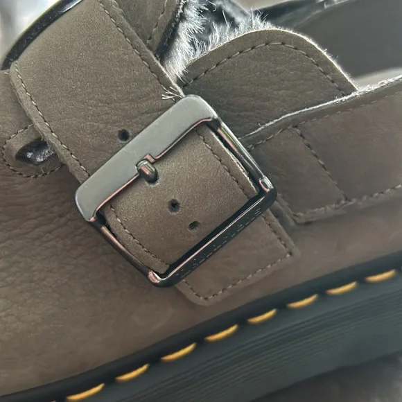 ✨Sold✨Dr. Martens Jorge ll Fur Line Khaki Mule Clog Tumbled Leather Mens Size 10 - Picture 9 of 11